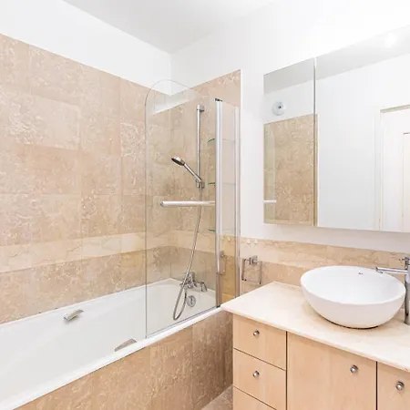 Guestraedy - Peaceful Parisian Escape *